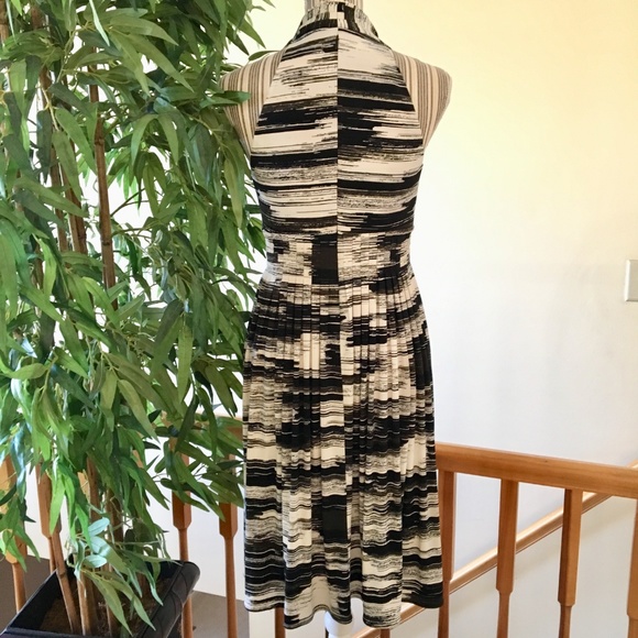 Calvin Klein Deep Neck Black & White Dress Size 6 - Picture 3 of 9